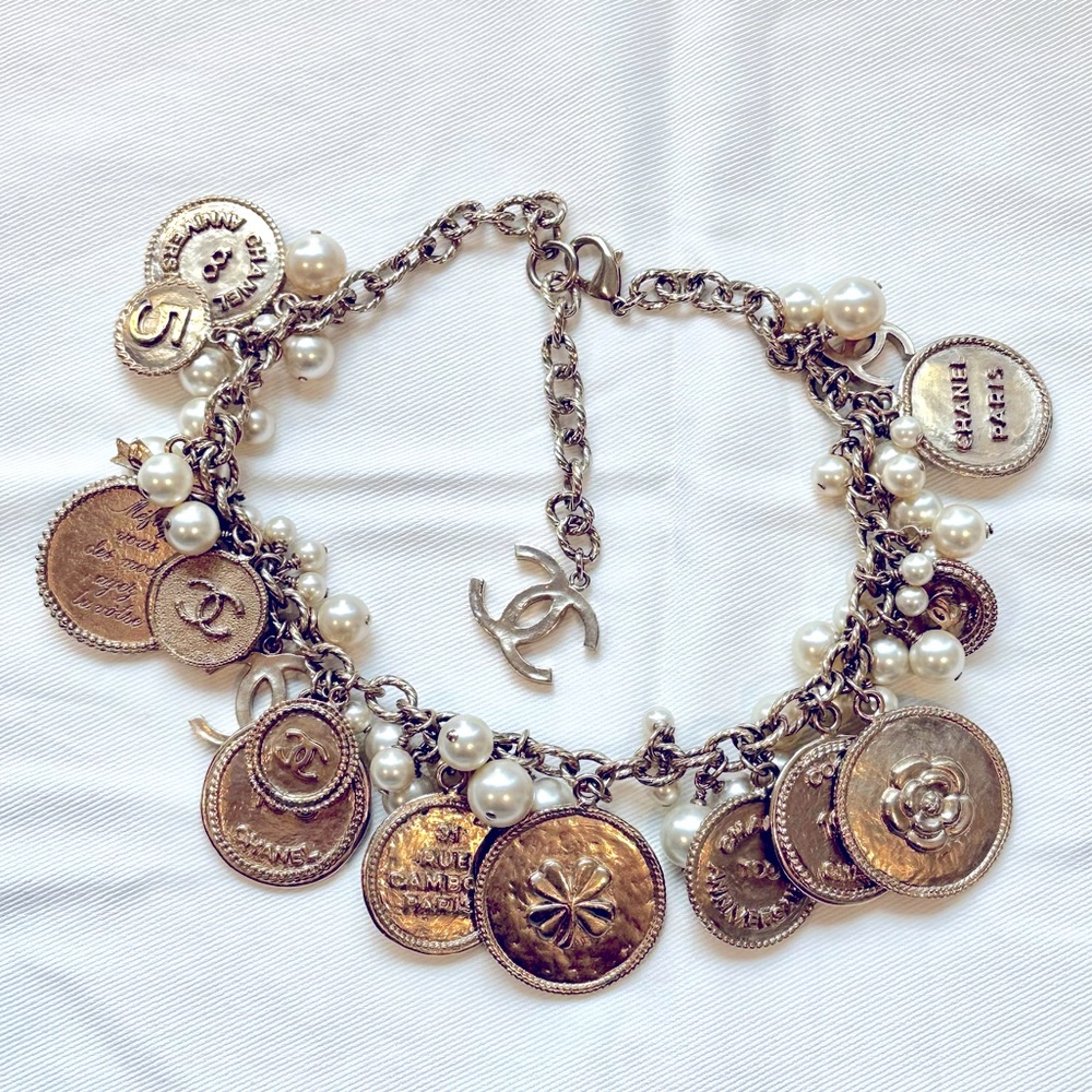 CHANEL 14P 100th ANNIVERSARY CHAMPAGNE GOLD CC LOGO CHARM NECKLACE W/ PEARLS